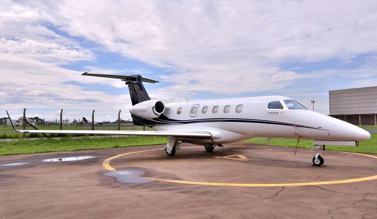 Embraer Phenom 300 2010